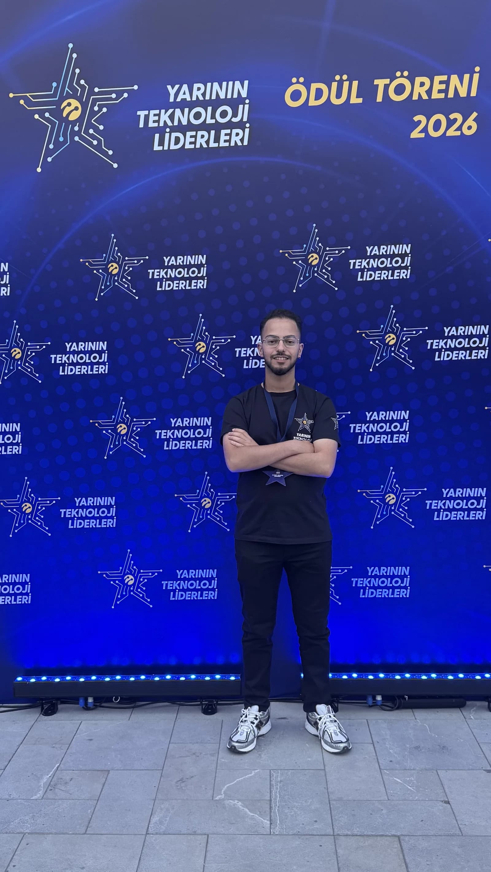Ahmet at the Turkcell awards backdrop